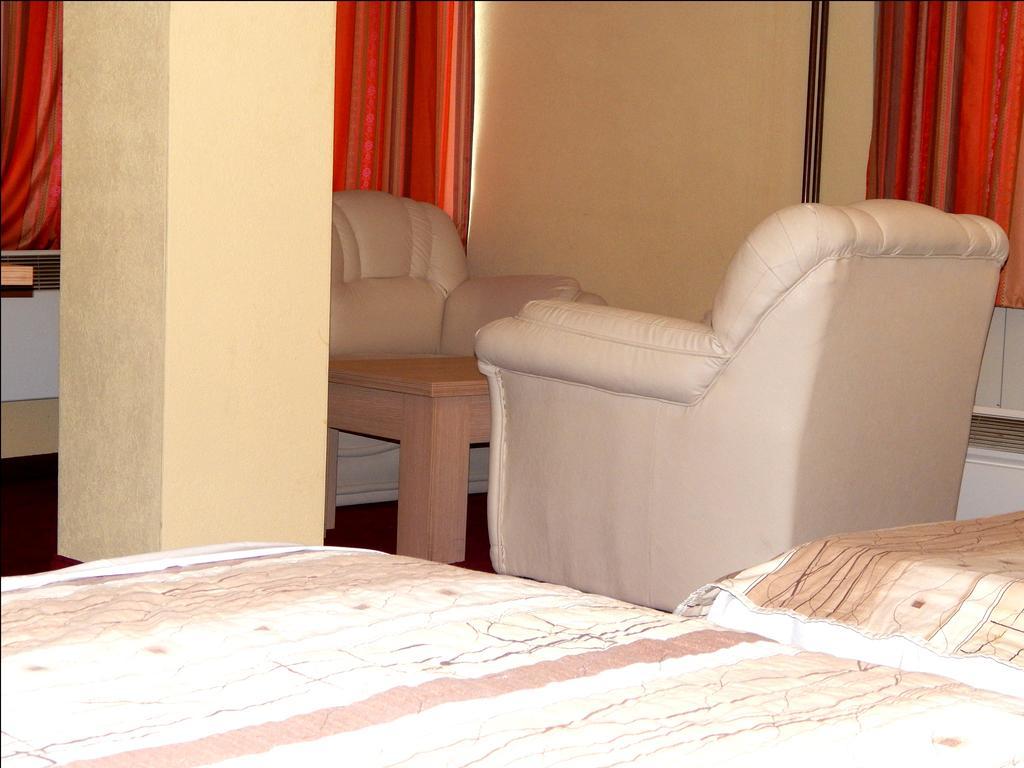 Hotel Emka เทโทโว ห้อง รูปภาพ